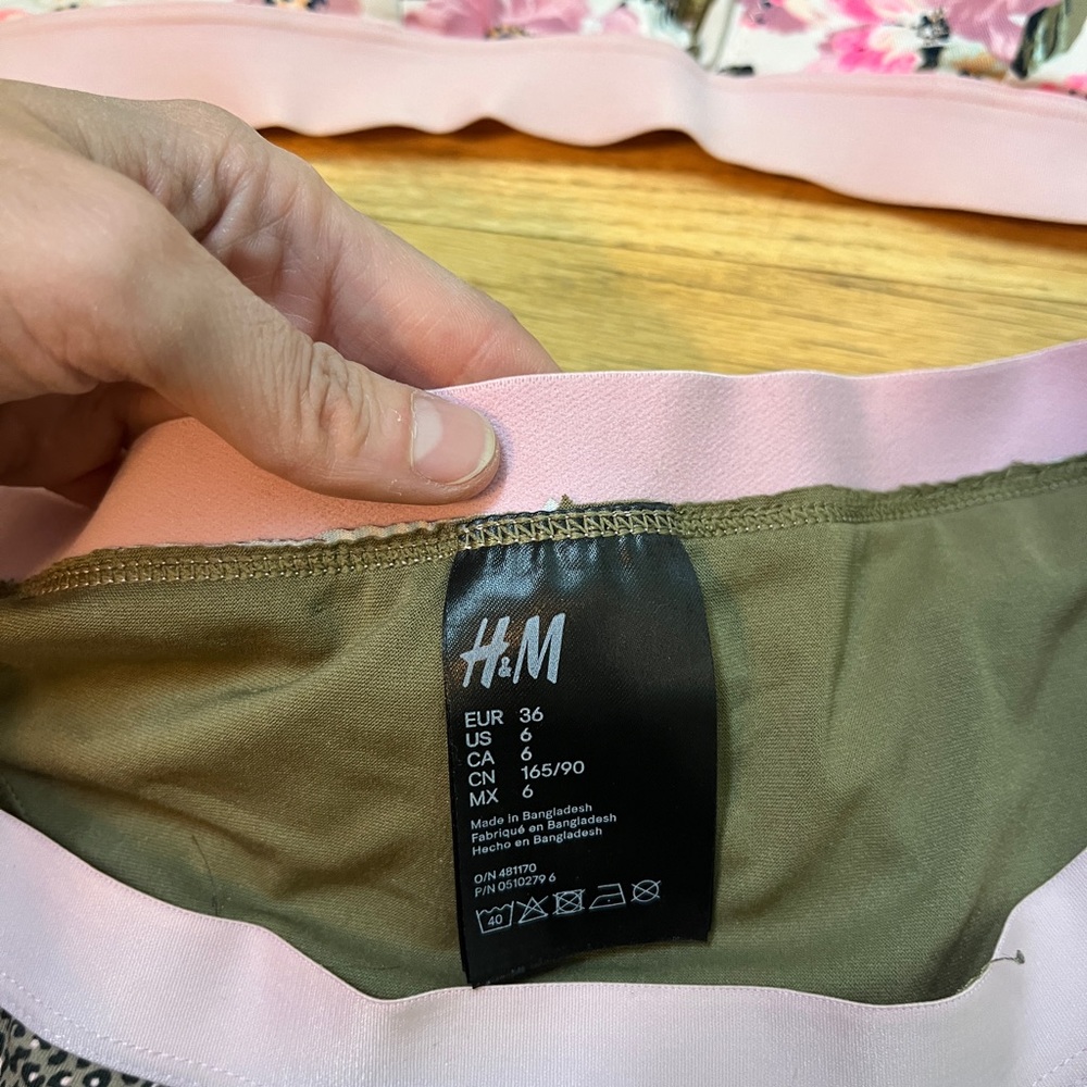 Bikini Bundle!! Size small and medium h&m haul! Four bikinis - Picture 7 of 9